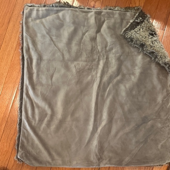 Like new Pottery barn Euro Pillow Cover Luxurious Faux Fur brown set of 3 ombré - Picture 5 of 8